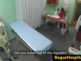 European pacient fucks dr. toate peste birou