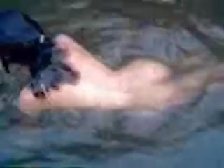 Magnífico y pechugona aficionado adolescente chica nadando desnudo en la río - fuckmehard.club