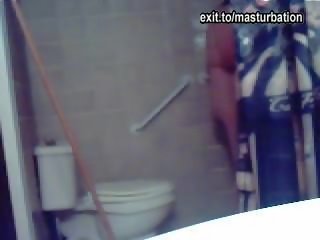 Eline мастурбує в в ванна кімната