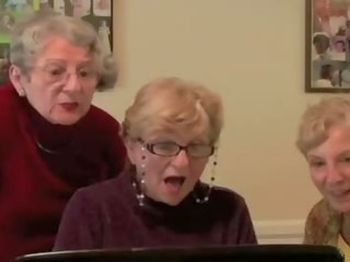 3 grannies react upang malaki itim johnson pagtatalik video klip