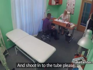 Неймовірний медсестра допомога чувак для сперма