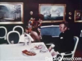Tappning kön video- 1960s - hårig vuxen brunett - bord för tre