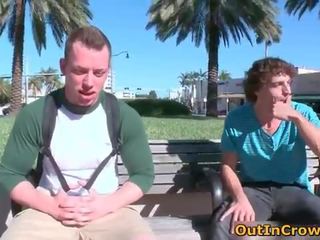 Dois homossexual gajos conheça em o parque e chupar