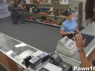 Cop darling Sucking putz for Money in the Shop